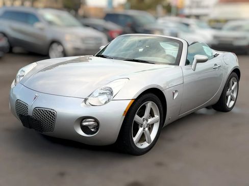Used 2009 Pontiac Solstice Convertible w/ Premium Package RWD image 1