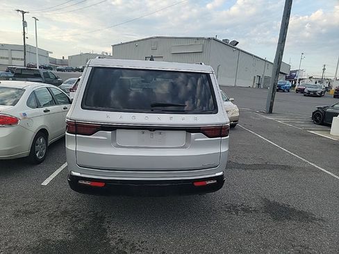 Used 2024 Jeep Wagoneer L Series II w/ Flexible Seating Group image 6