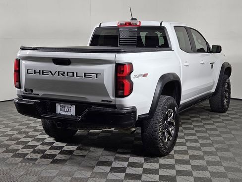 Used 2024 Chevrolet Colorado ZR2 w/ Technology Package AWD/4WD image 5