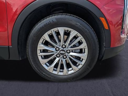 Used 2025 Cadillac XT4 Premium Luxury w/ Cold Weather Package FWD image 11