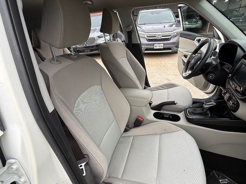 Used 2021 Kia Soul LX FWD image 16