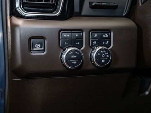 Used 2025 GMC Sierra 2500 Denali w/ Denali Reserve Package image 21