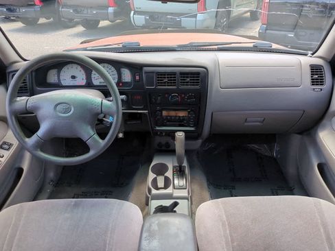 Used 2002 Toyota Tacoma PreRunner RWD image 14