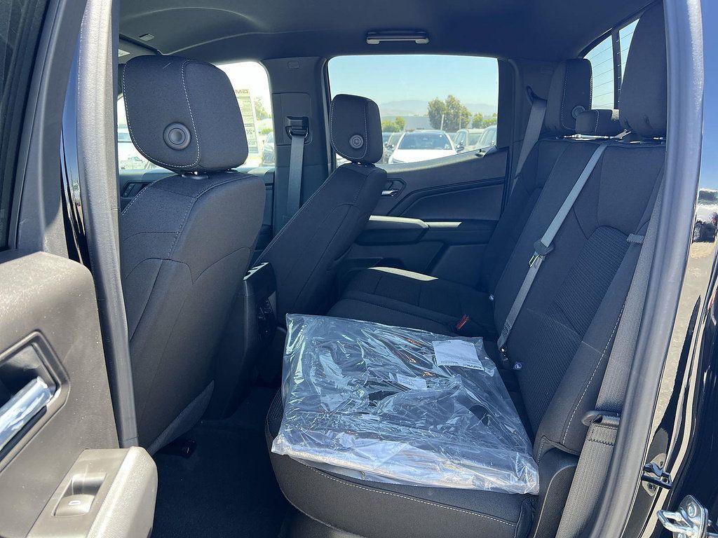 New 2026 GMC Canyon Elevation w/ LPO, Black Badging Package RWD image 25