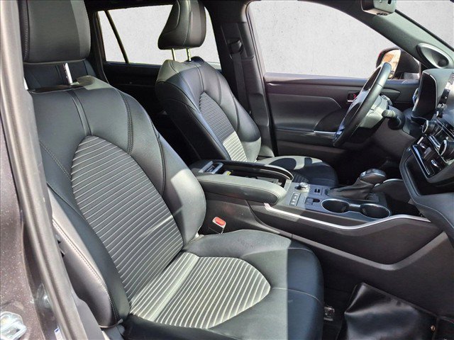 Used 2021 Toyota Highlander XSE AWD/4WD image 21