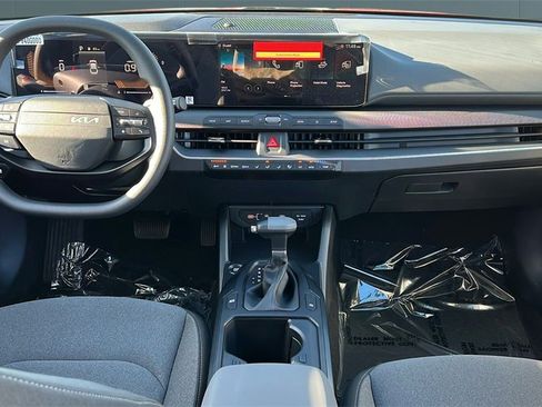 New 2025 Kia K4 LXS image 7