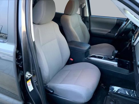 Used 2019 Toyota Tacoma SR5 RWD image 9