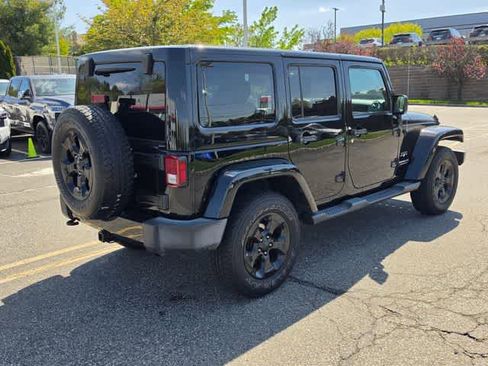 Used 2016 Jeep Wrangler Unlimited Sahara w/ Connectivity Group AWD/4WD image 4