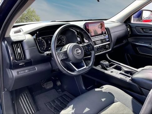 Certified 2024 Nissan Pathfinder SV FWD image 17