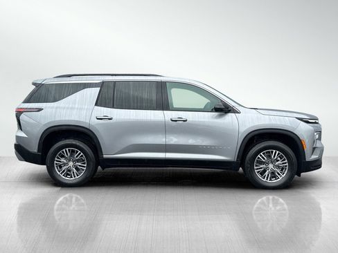 New 2025 Chevrolet Traverse LT w/ Enhanced Driving Package image 3