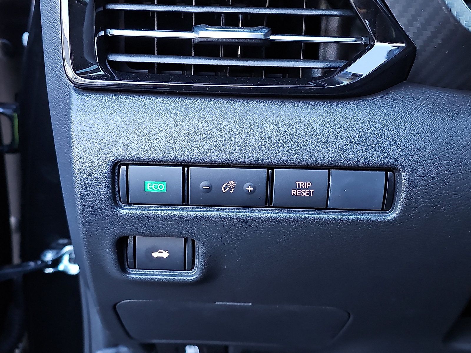Used 2025 Nissan Sentra SR w/ SR Premium Package FWD image 26