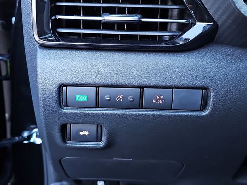 Used 2025 Nissan Sentra SR w/ SR Premium Package FWD image 26