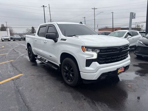 Used 2022 Chevrolet Silverado 1500 RST image 2
