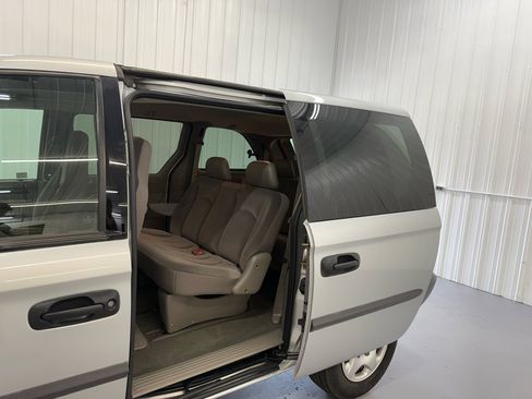 Used 2002 Dodge Caravan SE image 49