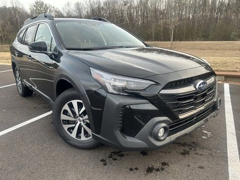 Used 2024 Subaru Outback Premium image 2