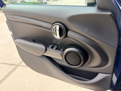 Used 2017 MINI Cooper 4-Door Hardtop image 21