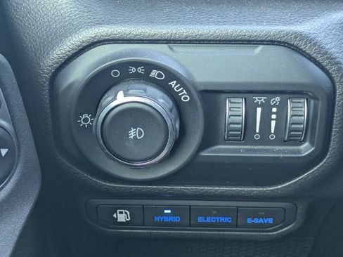 Used 2022 Jeep Wrangler Unlimited Sahara AWD/4WD image 24