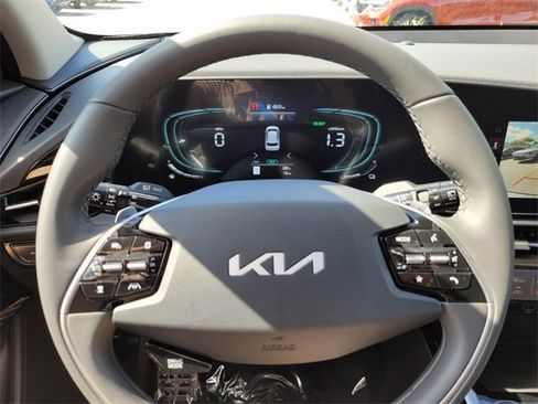 New 2025 Kia Niro EX Touring image 19