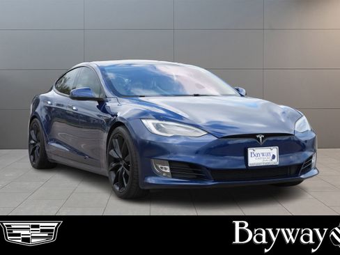 Used 2017 Tesla Model S 60D image 3