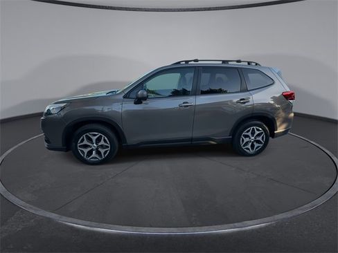 Used 2023 Subaru Forester Premium image 4