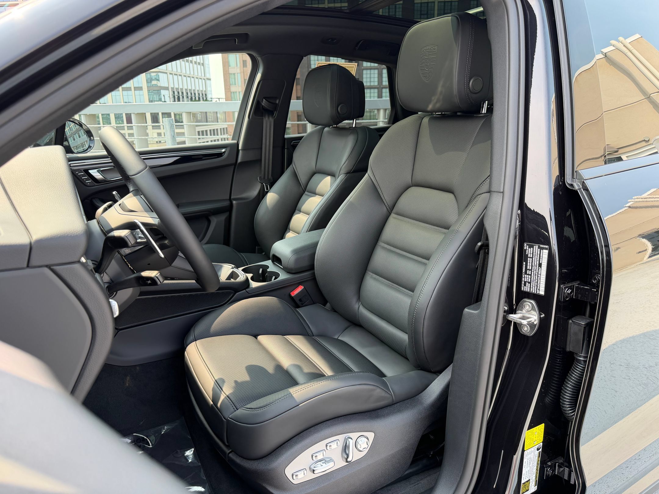 Used 2026 Porsche Macan AWD/4WD image 5