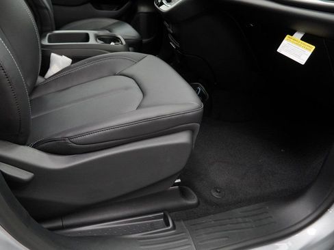 New 2026 Chrysler Pacifica Select image 33