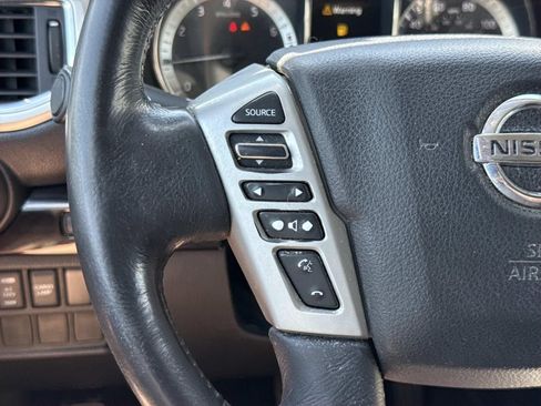 Used 2018 Nissan Titan SV w/ SV Convenience Package AWD/4WD image 14