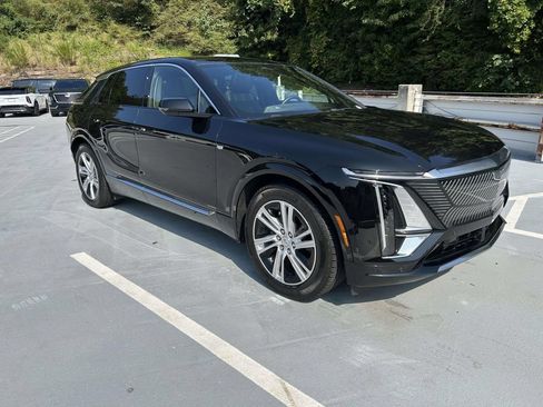 Used 2024 Cadillac Lyriq Tech AWD/4WD image 7