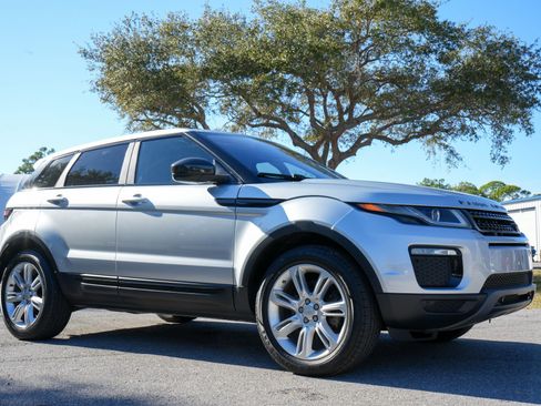 Used 2016 Land Rover Range Rover Evoque SE Premium image 11
