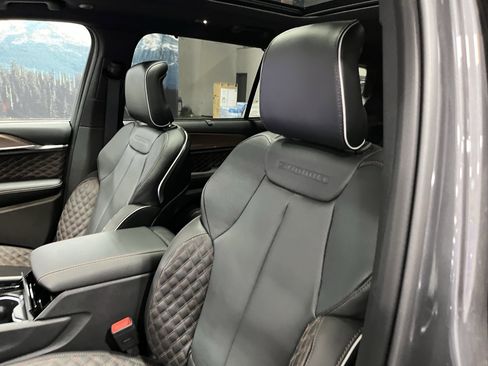 New 2025 Jeep Grand Cherokee L Summit w/ Luxury Tech Group V AWD/4WD image 17