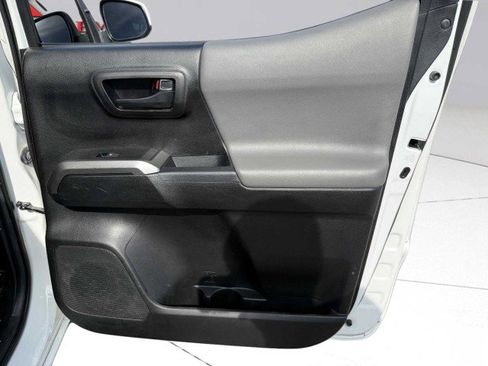 Used 2022 Toyota Tacoma SR5 image 40