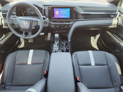 Used 2025 Toyota Camry SE image 19