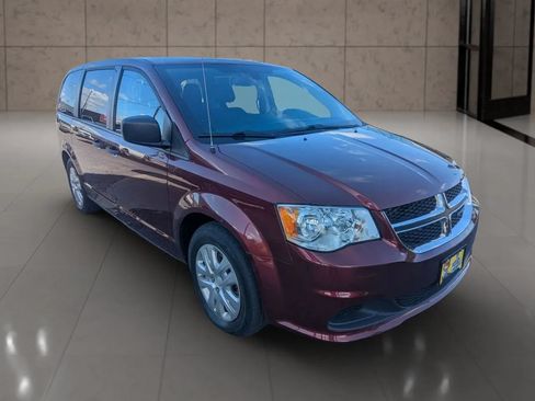 Used 2019 Dodge Grand Caravan SE w/ UConnect Hands-Free Group FWD image 3