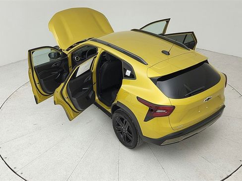 New 2025 Chevrolet Trax RS w/ Driver Confidence Package image 15