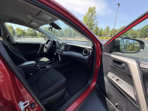 Used 2017 Toyota RAV4 LE w/ Carpet Mat Package FWD image 18