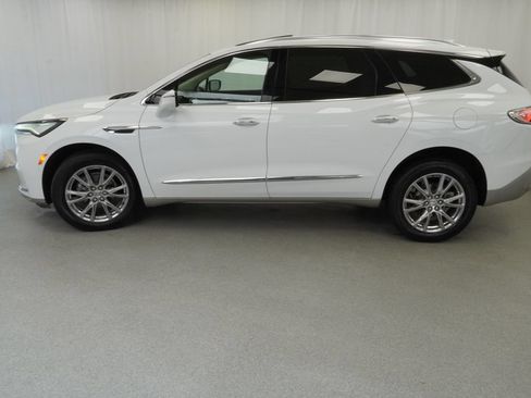 Used 2023 Buick Enclave Essence w/ Experience Buick Package AWD/4WD image 6