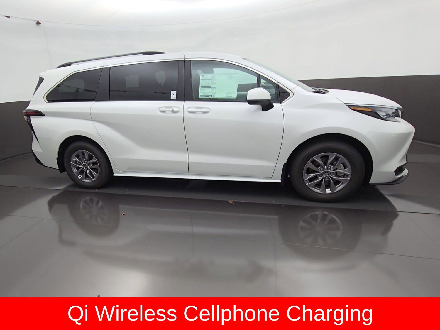 New 2026 Toyota Sienna XLE FWD image 12