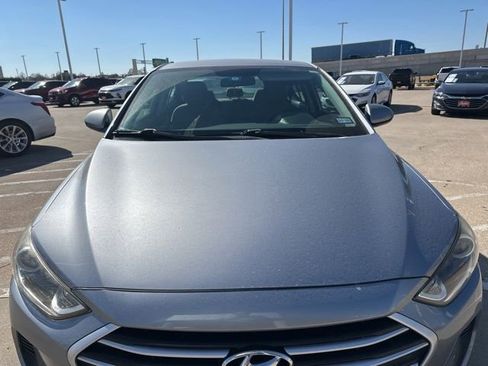 Used 2017 Hyundai Elantra SE image 2