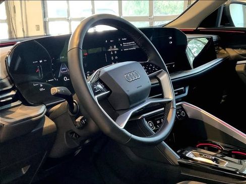 Used 2025 Audi Q5 Premium w/ Convenience Package AWD/4WD image 4