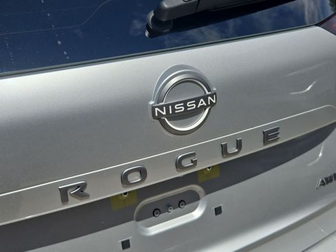 Used 2025 Nissan Rogue SV AWD/4WD image 12
