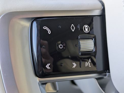 Used 2025 Land Rover Range Rover SV image 13