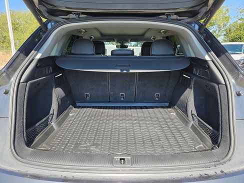 Used 2023 Audi Q5 Premium w/ Convenience Package image 24