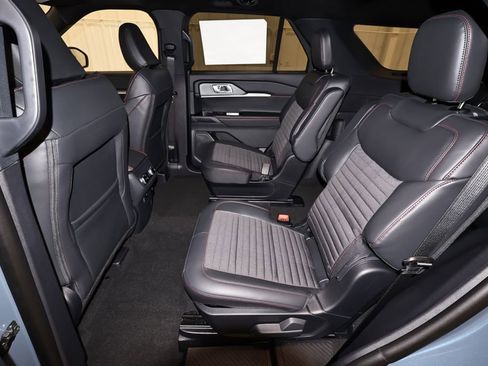 New 2026 Ford Explorer ST-Line w/ ST-Line Street Pack AWD/4WD image 15
