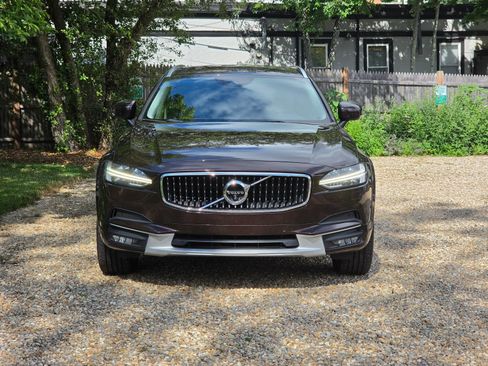 Used 2017 Volvo V90 T6 Cross Country AWD/4WD image 2