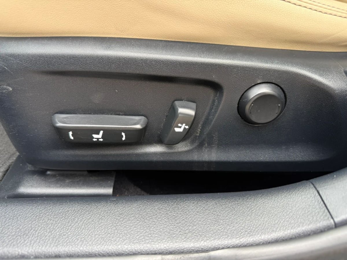 Used 2016 Lexus IS 200t RWD image 20