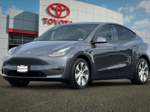 Used 2022 Tesla Model Y Long Range AWD/4WD image 7
