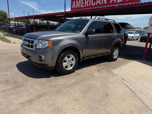 Used 2011 Ford Escape XLT AWD/4WD image 1