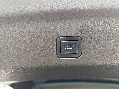 Certified 2023 Chevrolet Suburban Z71 w/ Luxury Package AWD/4WD image 11
