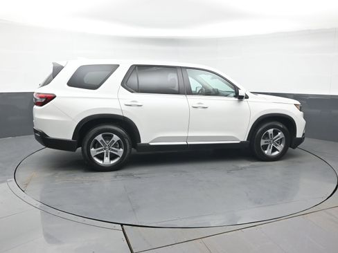 Certified 2024 Honda Pilot EX-L image 6
