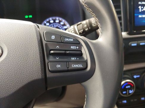 Used 2022 Hyundai Venue Limited FWD image 17